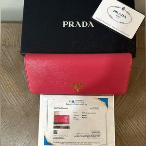 NEW IN BOX Prada Saffiano Leather Wallet With Card Case